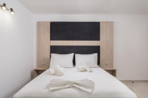 Quarters Luxury Apts III Steps from the Beach & City
